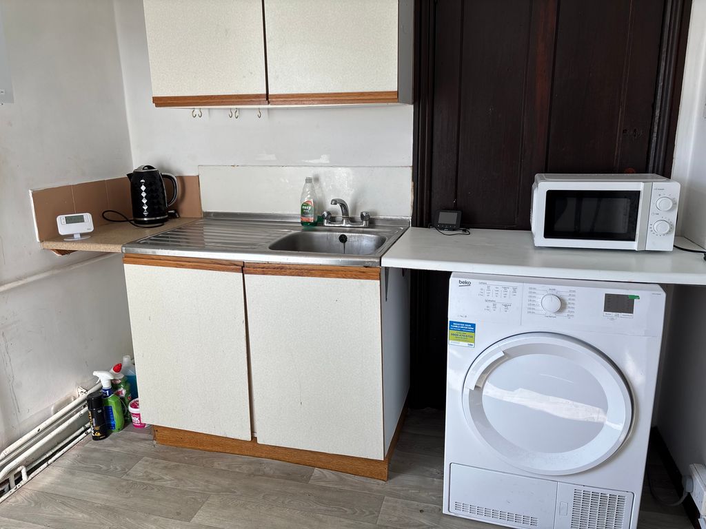 Property photo 3 of 7 White Goods