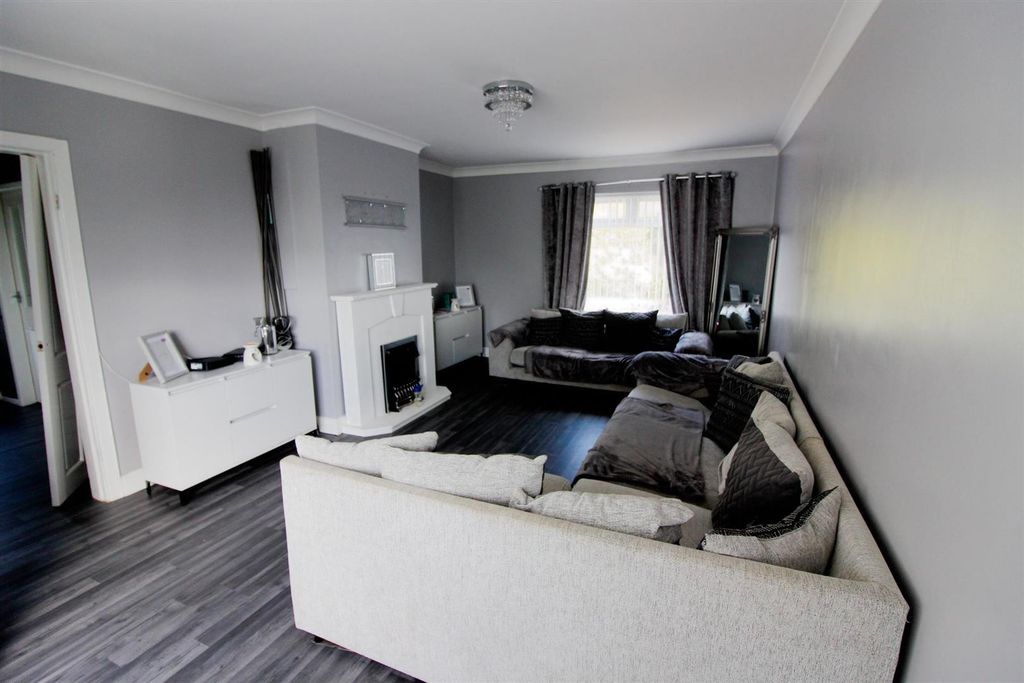 Property photo 2 of 12 Lounge.Jpg