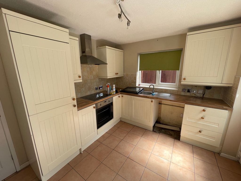 Property photo 2 of 6 Kitchen