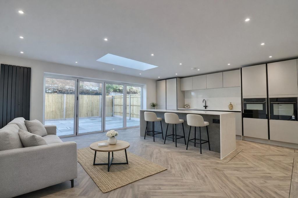 Property photo 2 of 22 Dressed