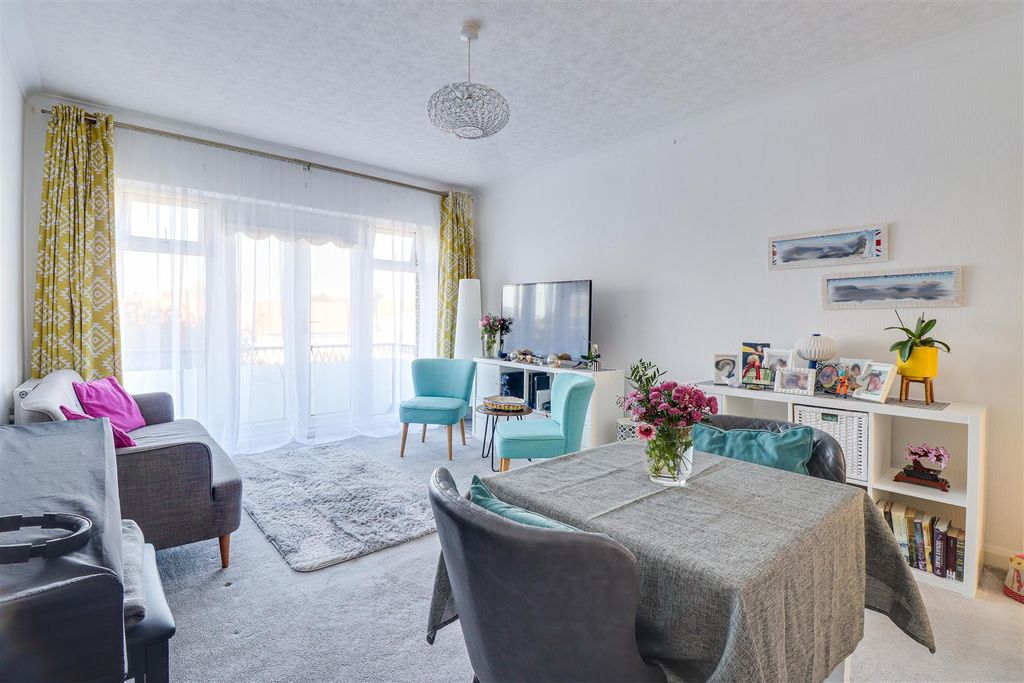 Property photo 3 of 14