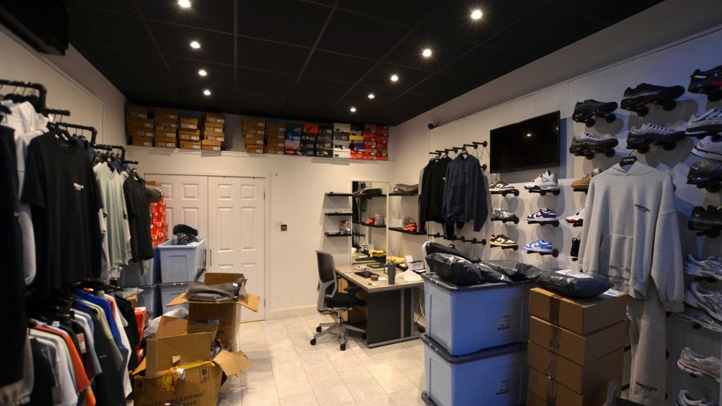 Property photo 2 of 7 Allied-Surveyors-Scotland-13 West Port-Retail-04