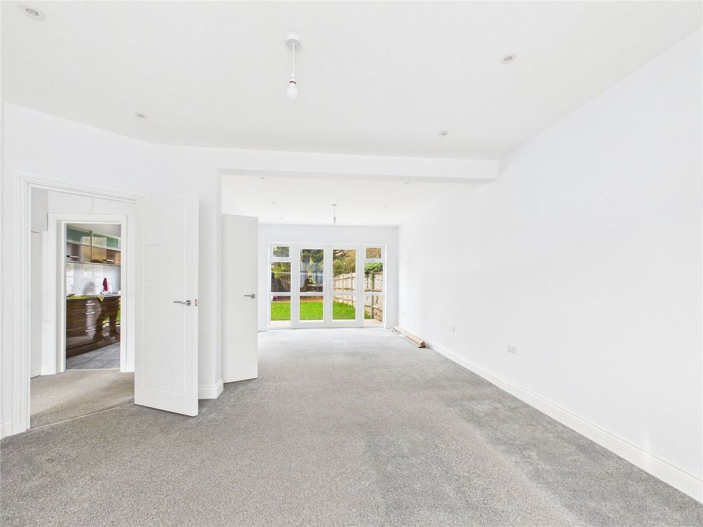 Property photo 3 of 11 Picture No. 15