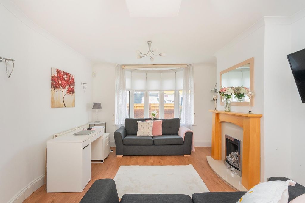 Property photo 3 of 33 1K8H3Lbd - Living Room C.Jpg