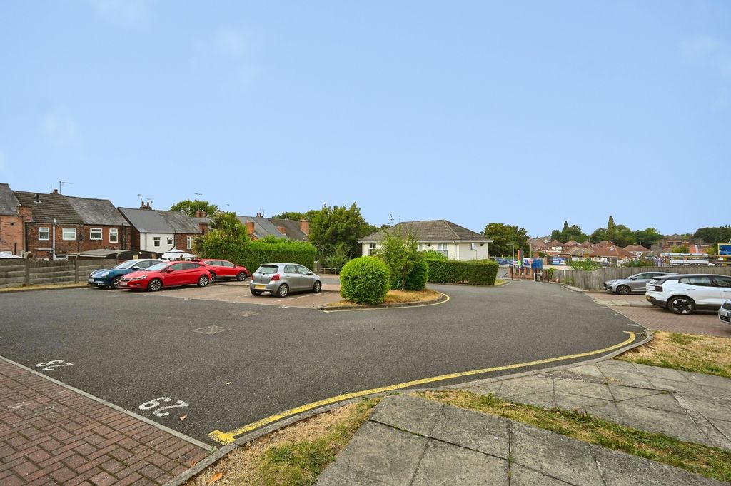 Property photo 2 of 14 Parking