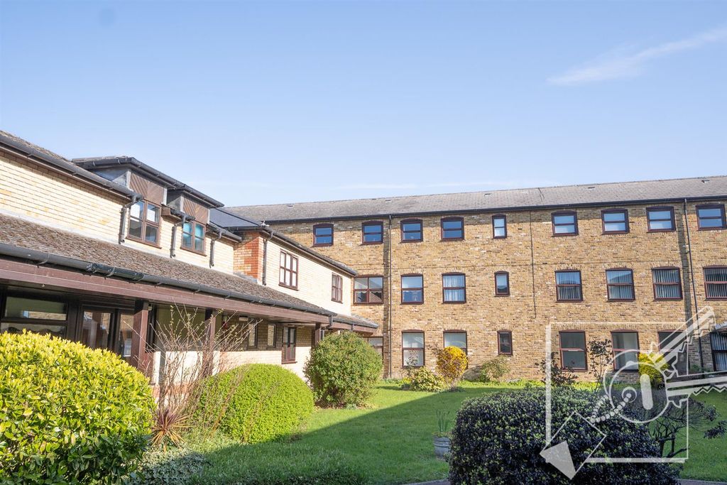 Property photo 1 of 21 Frontage