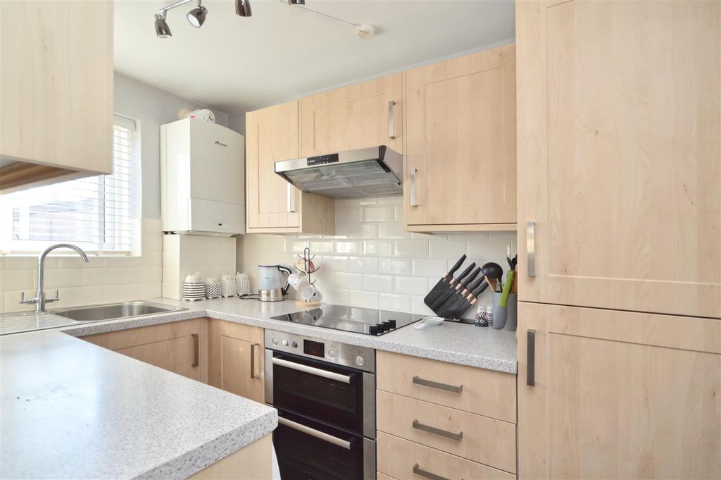 Property photo 3 of 12 Kitchen