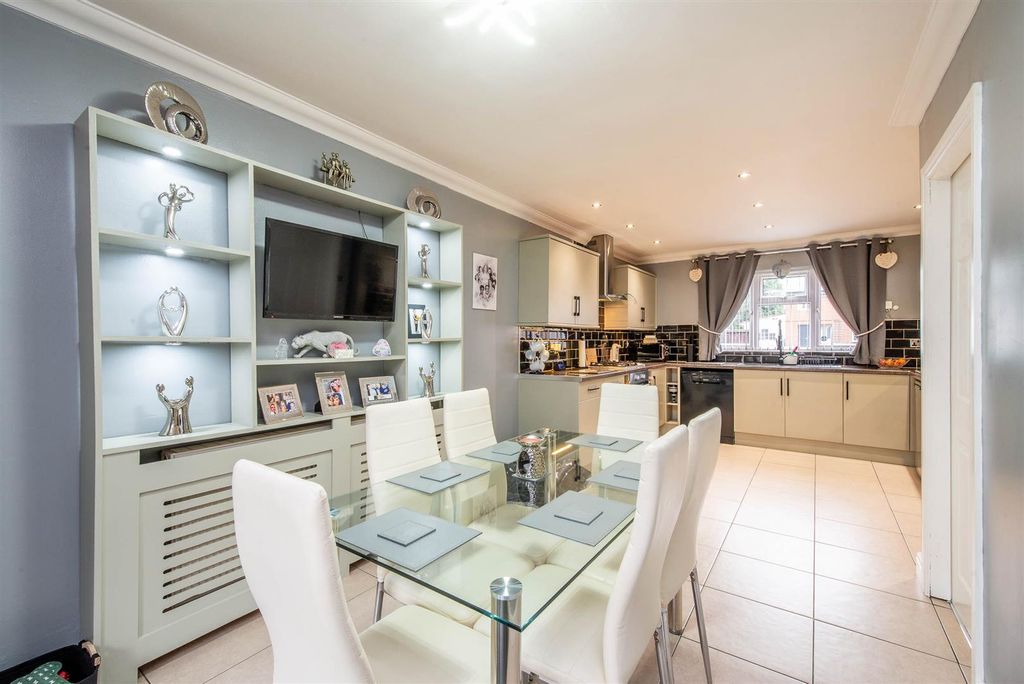 Property photo 3 of 21 Kitchen/Diner