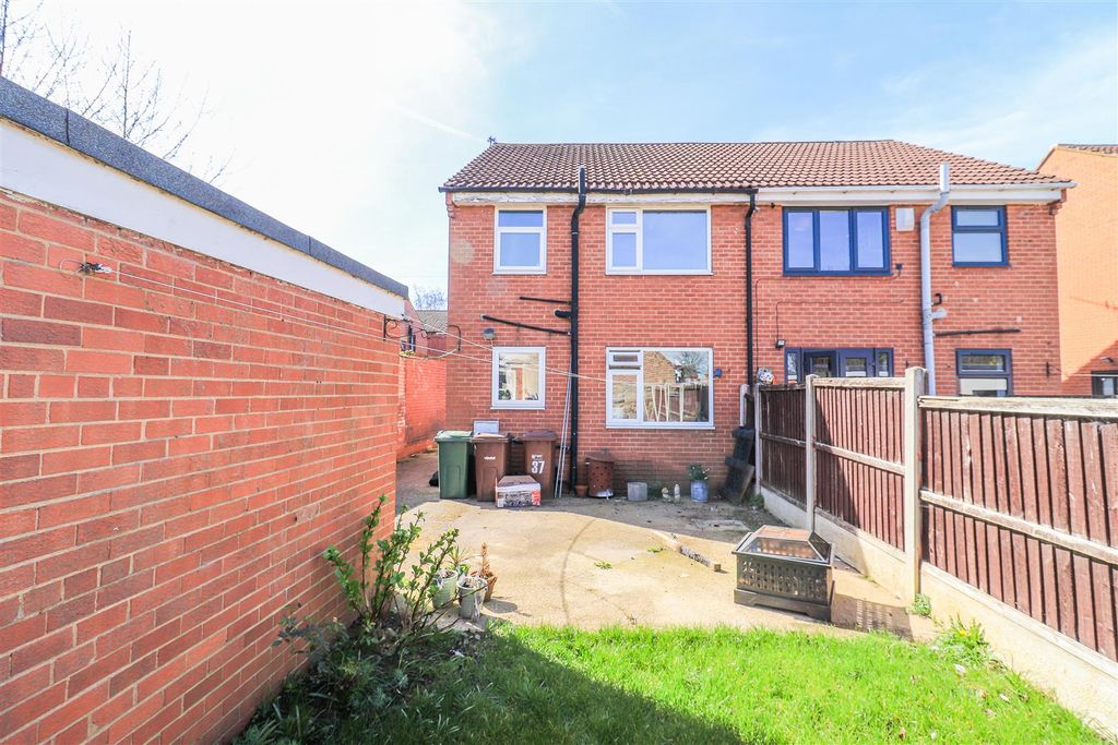 Property photo 2 of 11 Outside