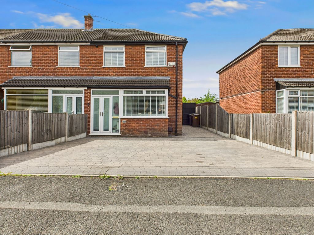 Property photo 1 of 16 Cam03729G0-Pr0115-Still046
