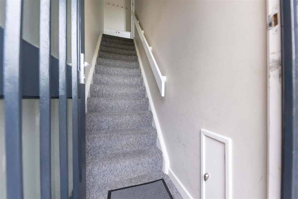 Property photo 2 of 14 Blackwell Avenue0016.Jpg