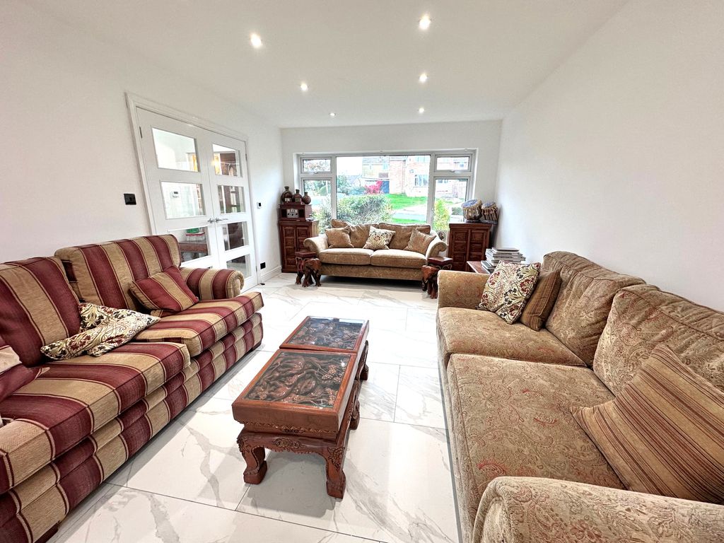 Property photo 2 of 18 Image