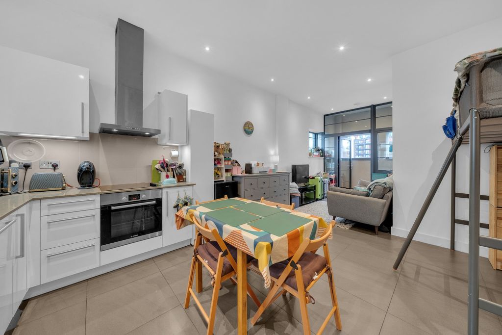 Property photo 2 of 15 4641942