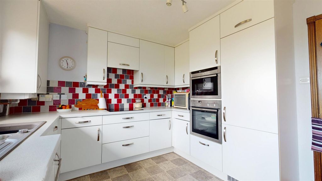 Property photo 2 of 16 Kitchen