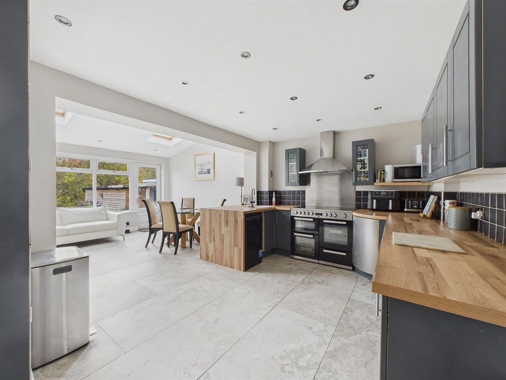 Property photo 2 of 24 Cam03972G0-Pr0181-Still005.Jpg