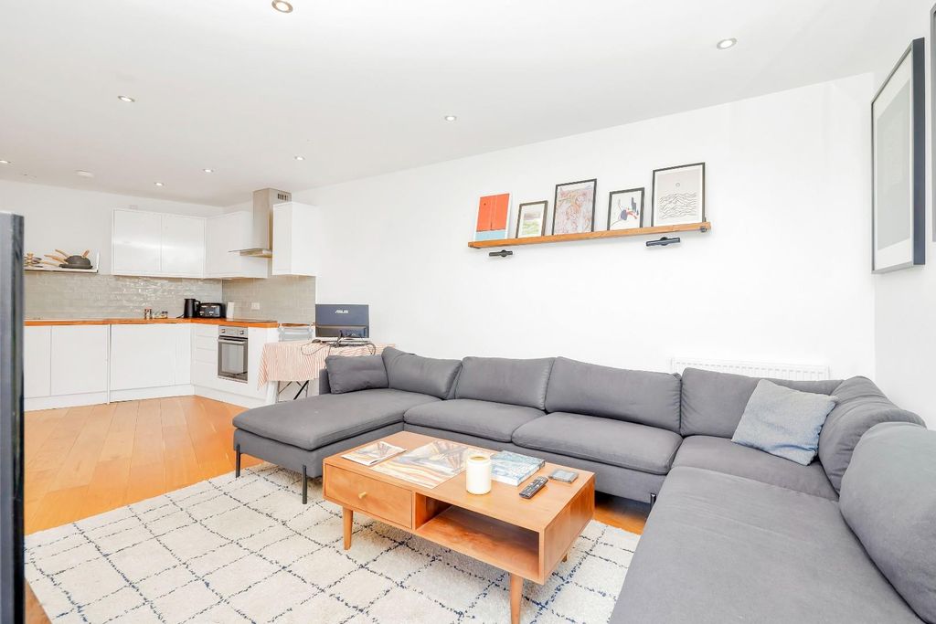 Property photo 3 of 16 H.Jpg