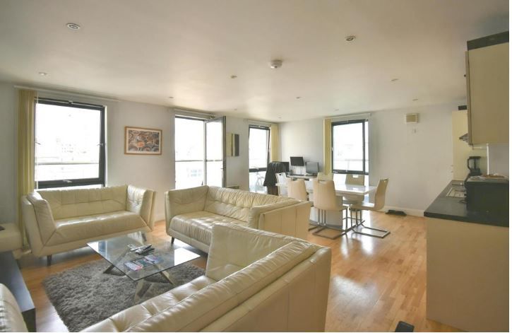 Property photo 3 of 10