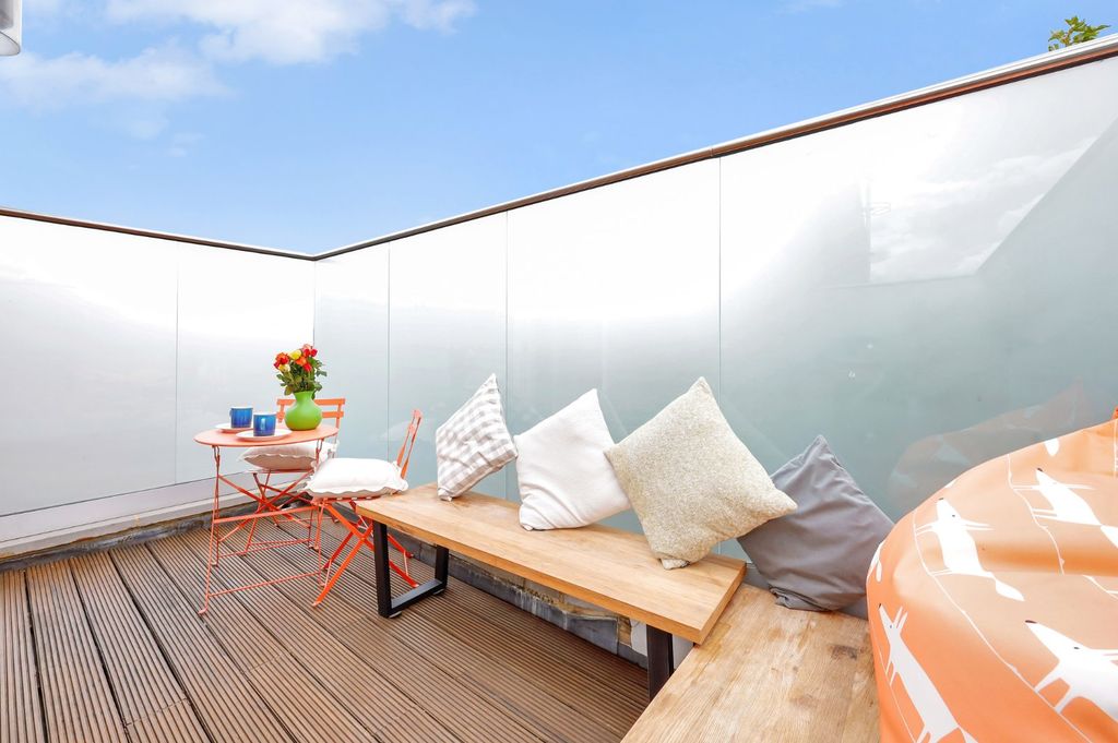 Property photo 3 of 25