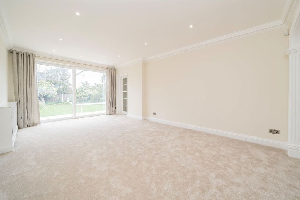 Property photo 2 of 9
