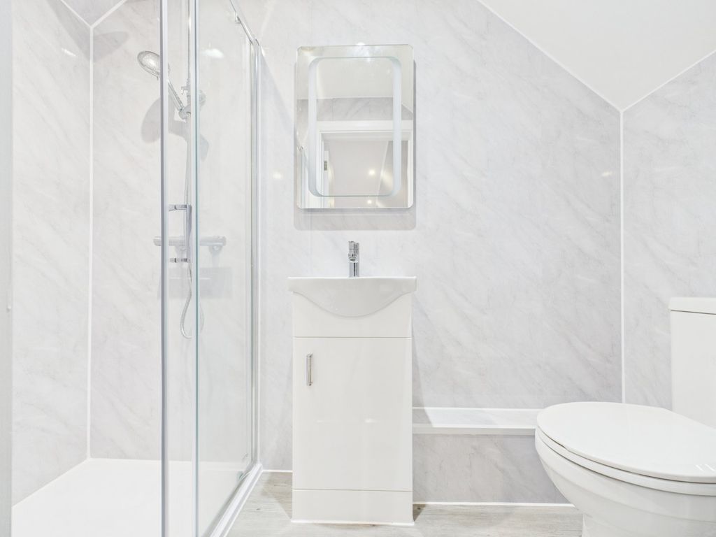 Property photo 3 of 18 Main Bedroom Ensuite