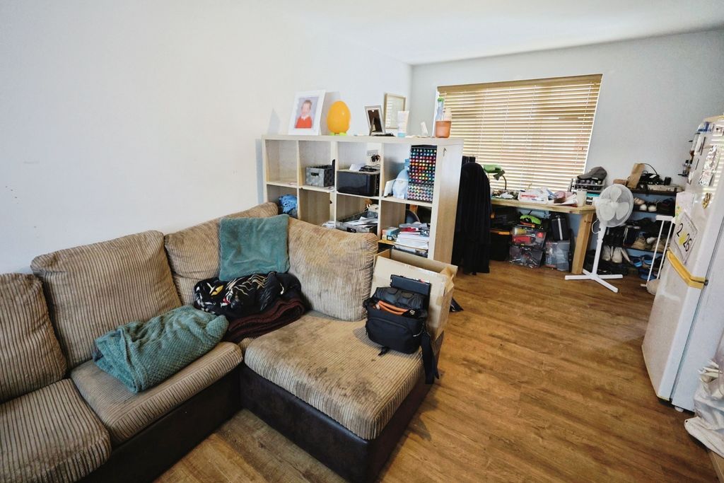 Property photo 3 of 10 Pbox-Img.Jpg