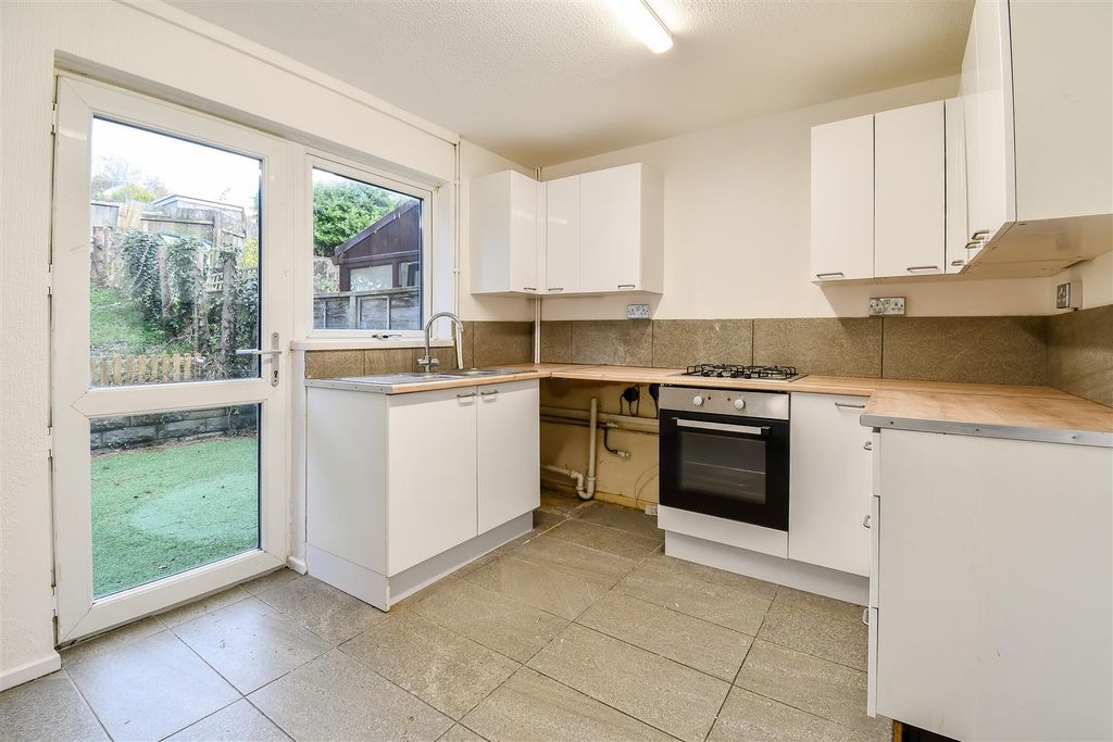 Property photo 3 of 18 Kitchen / Breakfast