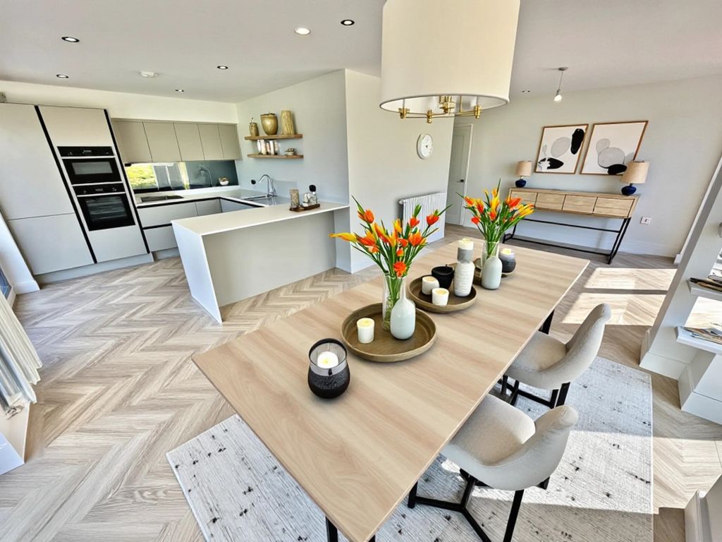 Property photo 2 of 17 Dining Room