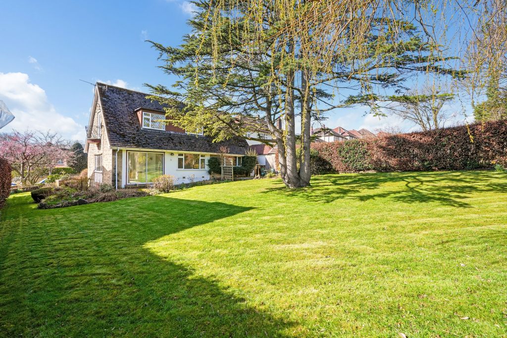 Property photo 2 of 27 Garden