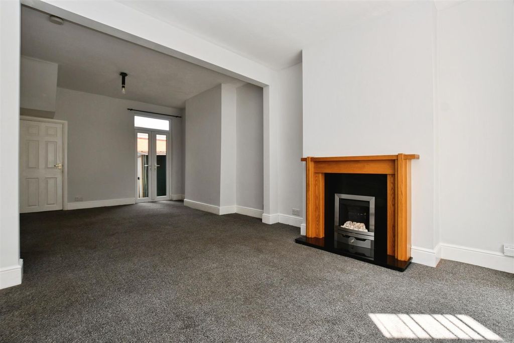 Property photo 3 of 24 Living/Dining Room