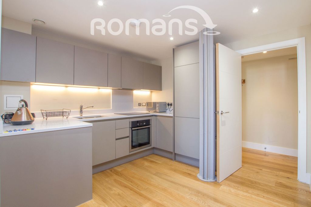 Property photo 2 of 11 Kitchen