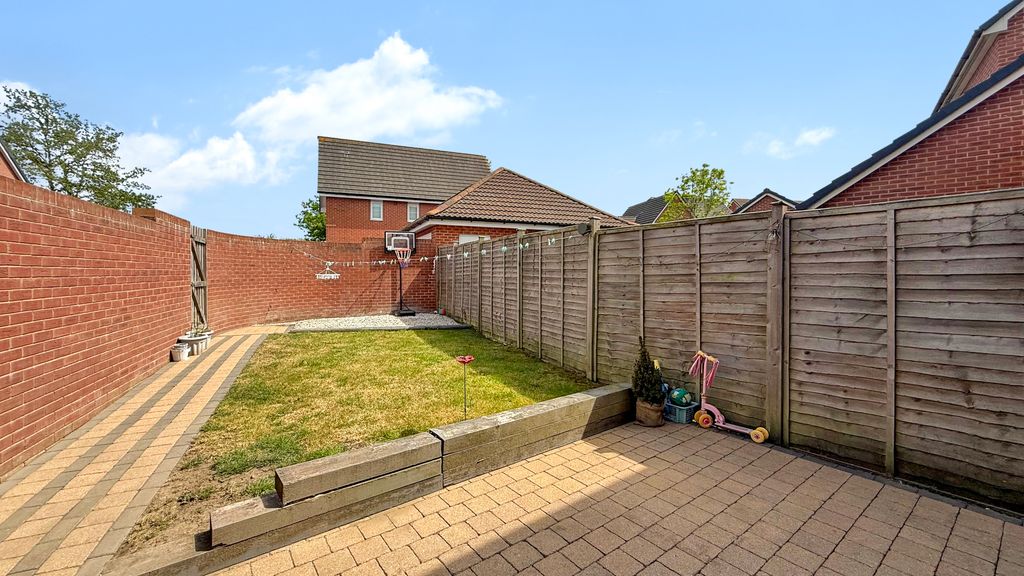 Property photo 2 of 13 Garden