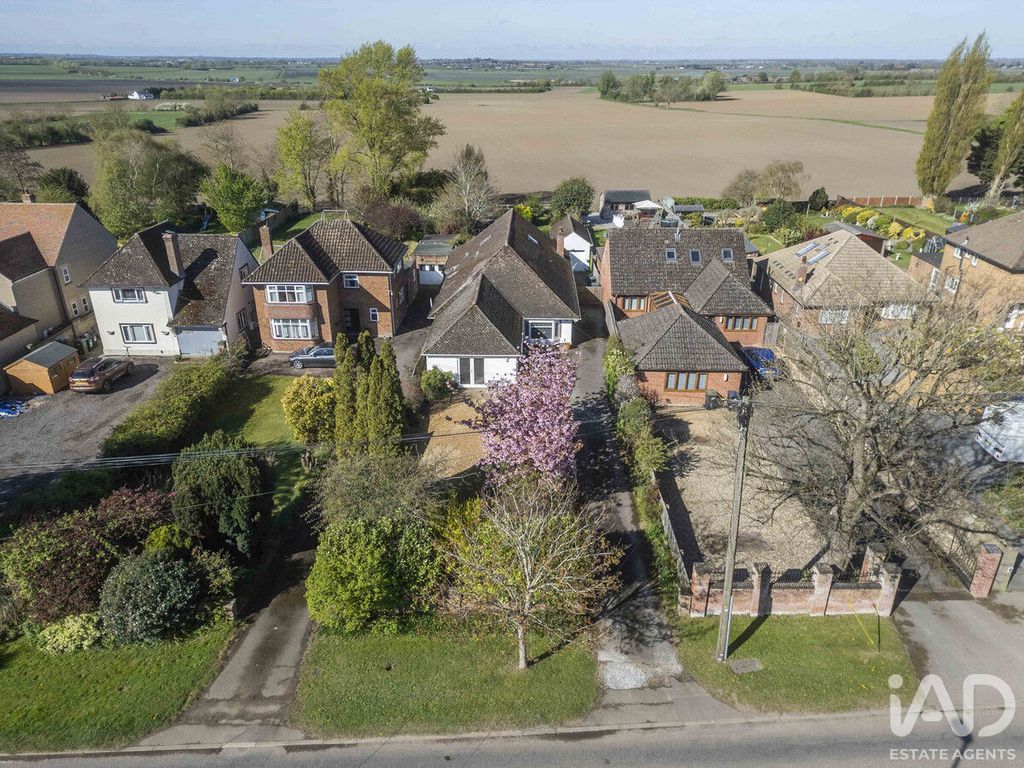 Property photo 3 of 43