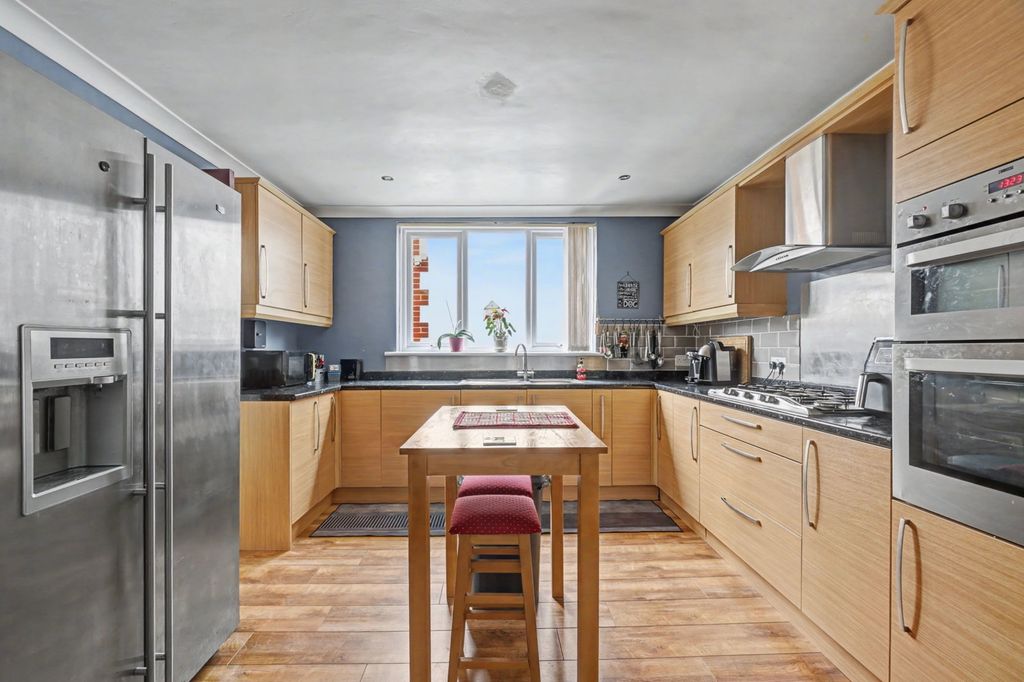 Property photo 2 of 38