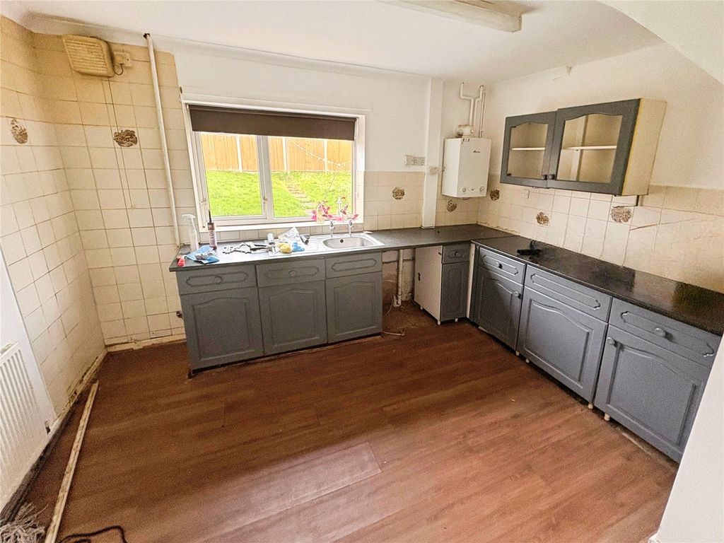 Property photo 3 of 6 Kitchen