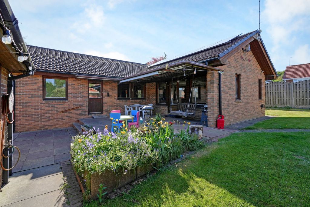 Property photo 2 of 32