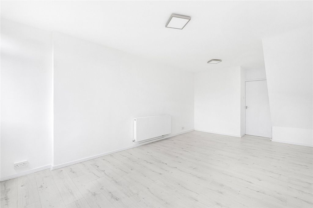 Property photo 3 of 15 Bedroom