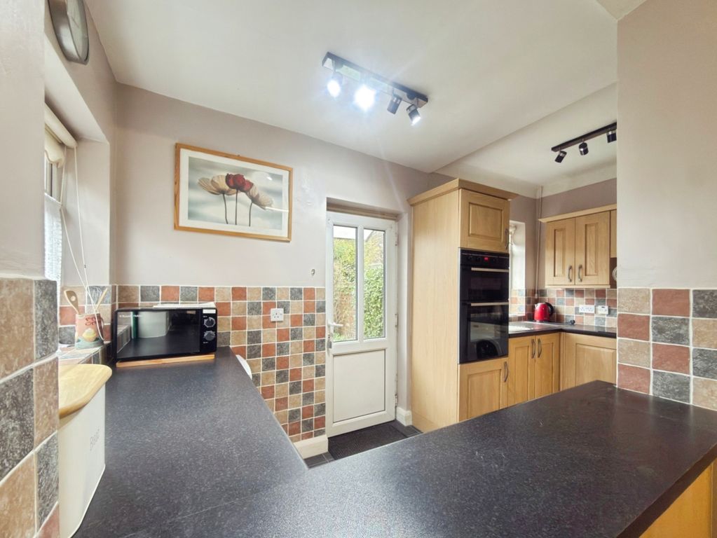 Property photo 3 of 19 Kitchen