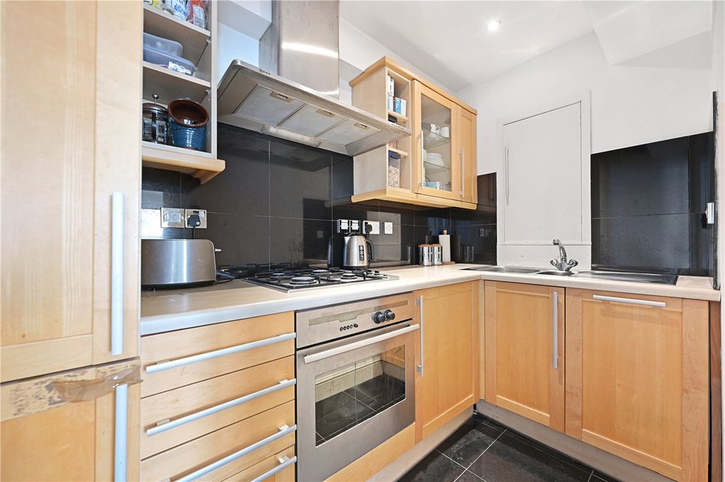 Property photo 3 of 8 Picture No. 06
