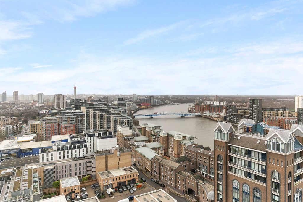 Property photo 2 of 23