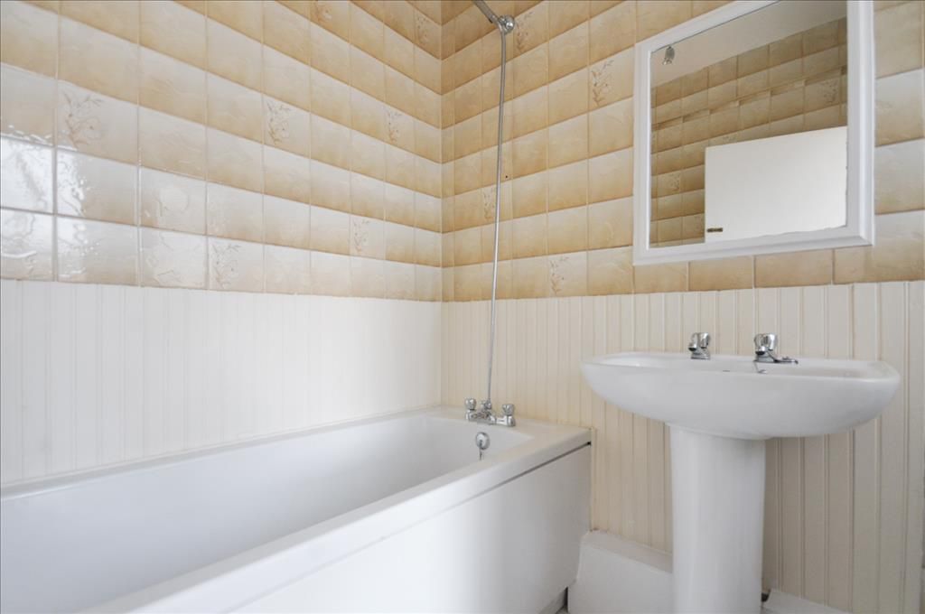 Property photo 3 of 8 Bathroom