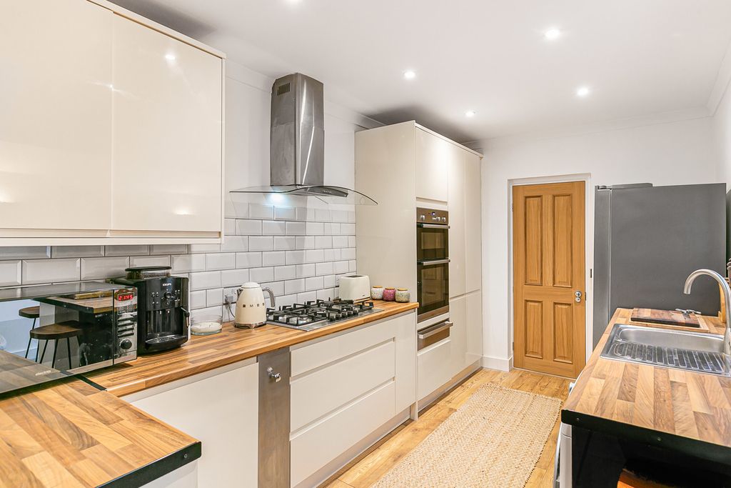 Property photo 3 of 34 Kitchen