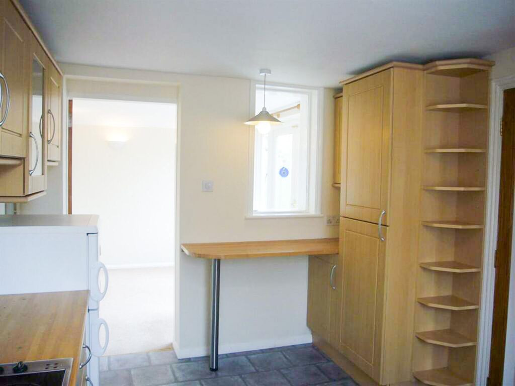 Property photo 3 of 5 Kitchen