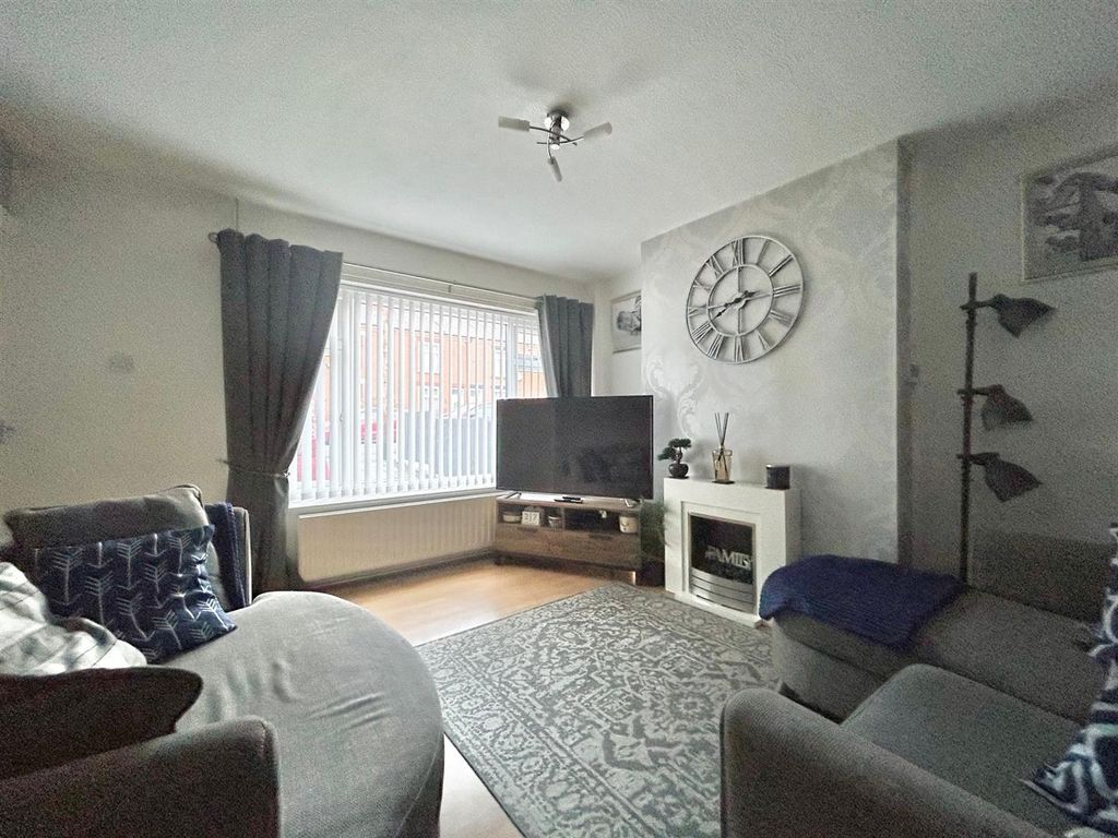 Property photo 2 of 11 Lounge.Jpg