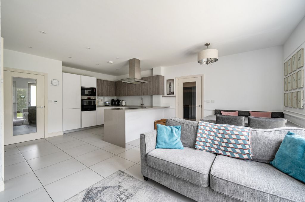 Property photo 3 of 17 1439797-21-69d900...