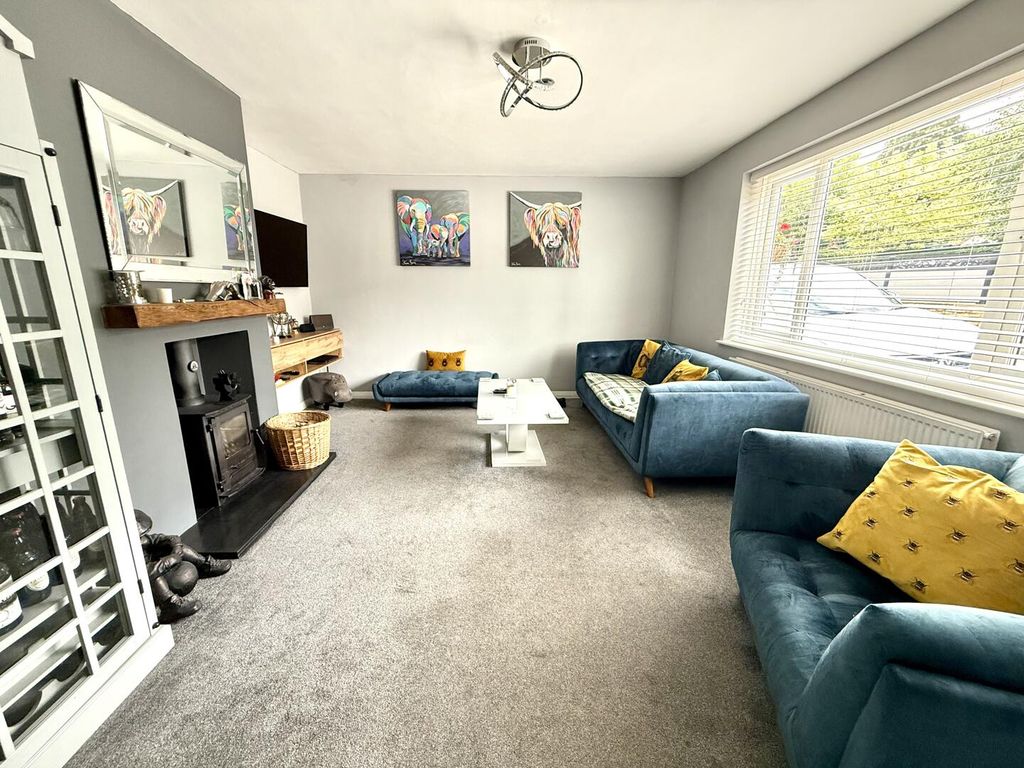 Property photo 2 of 21 Living Room