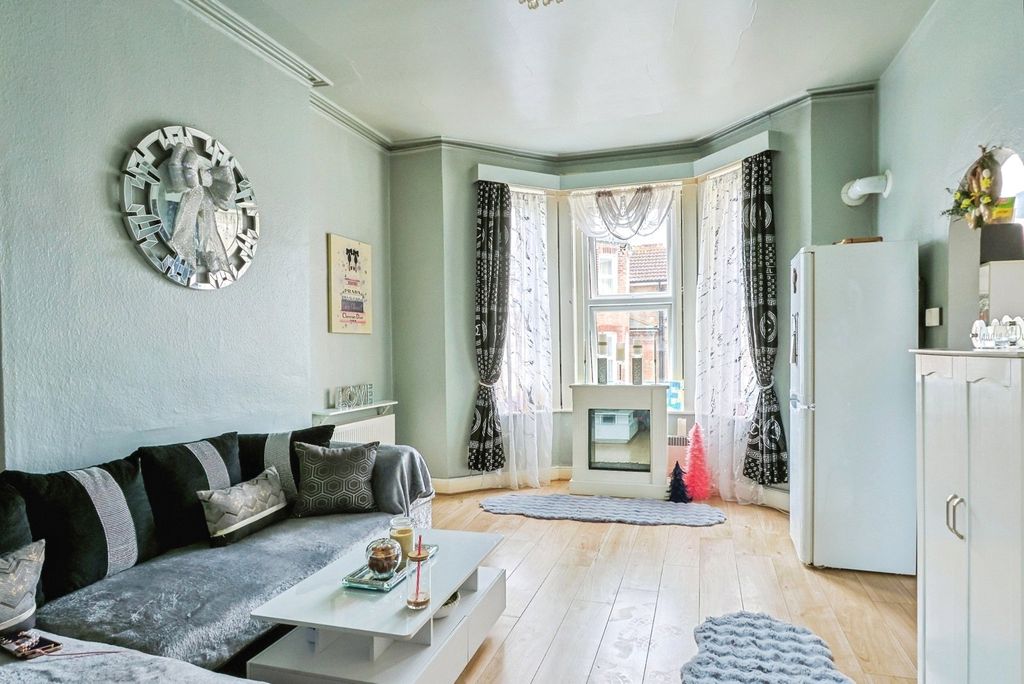 Property photo 2 of 20 Pbox-Img.Jpg