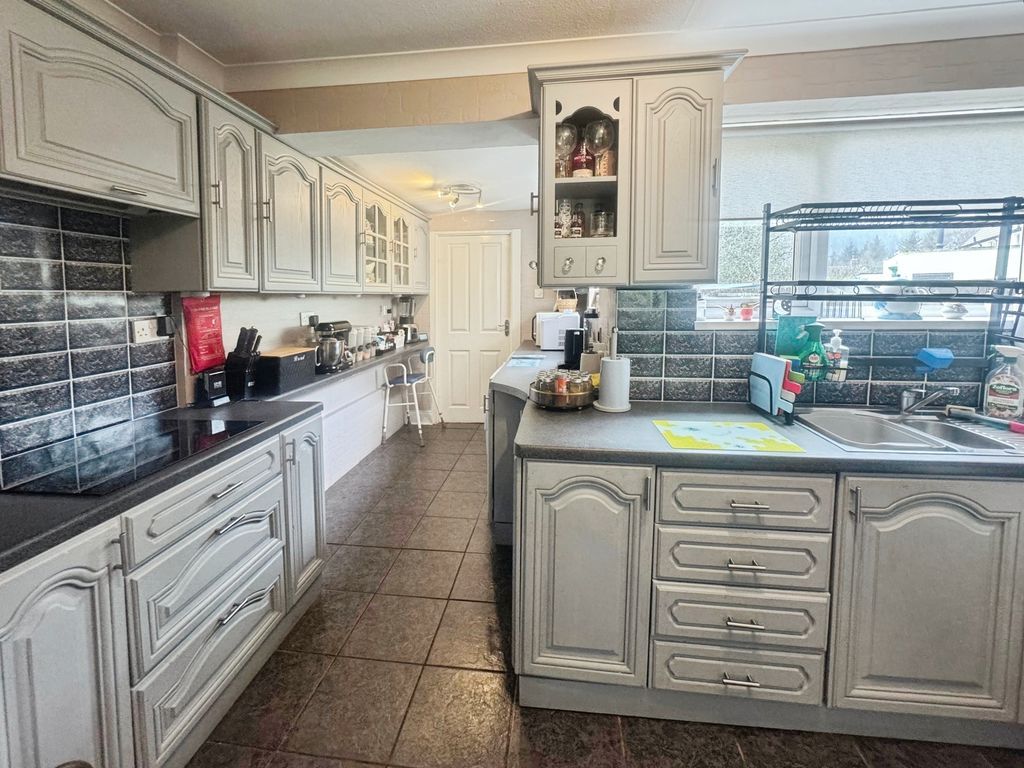 Property photo 3 of 10 Photo 8