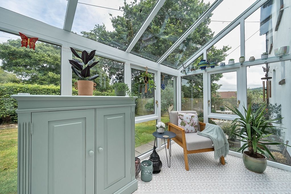 Property photo 3 of 21 1325393-13-6879116B70Dd4