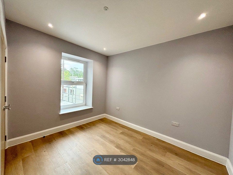 Property photo 3 of 5 Bedroom
