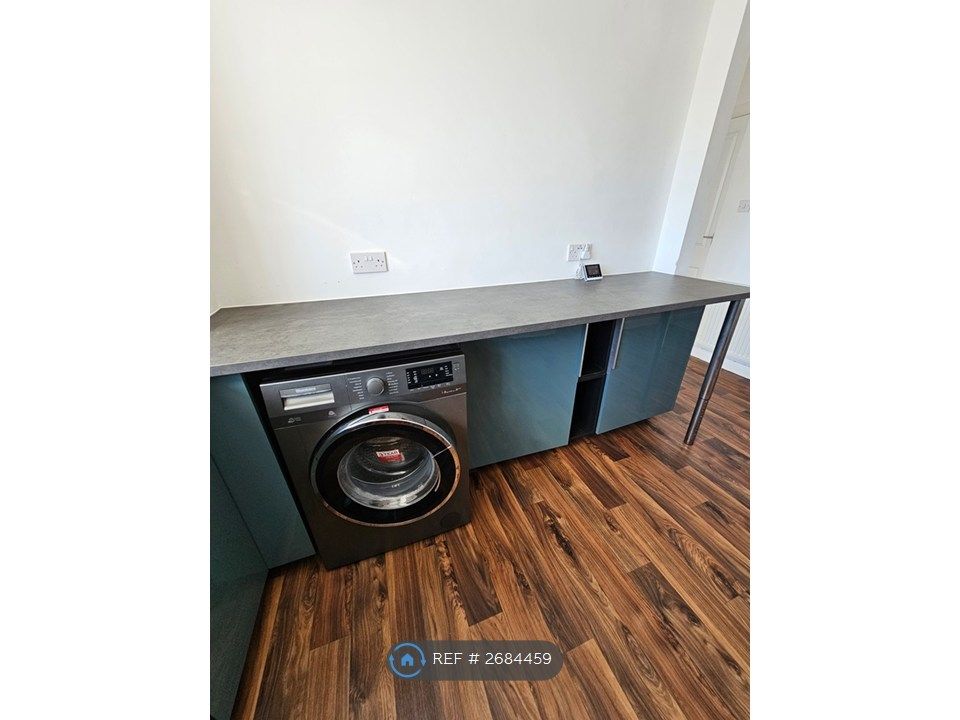 Property photo 3 of 17 Kitchen